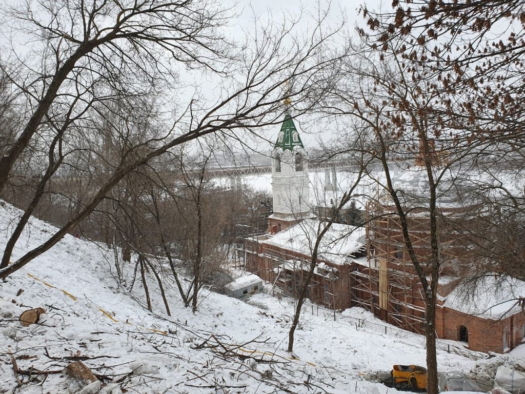 Подрядчик начал берегоукрепление Черниговской набережной в Нижнем Новгороде